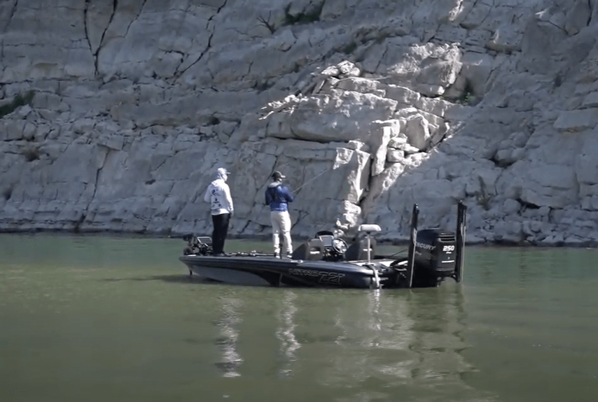Pescando en Presa La Boquilla en San Francisco de Conchos Chihuahua Mexico 02